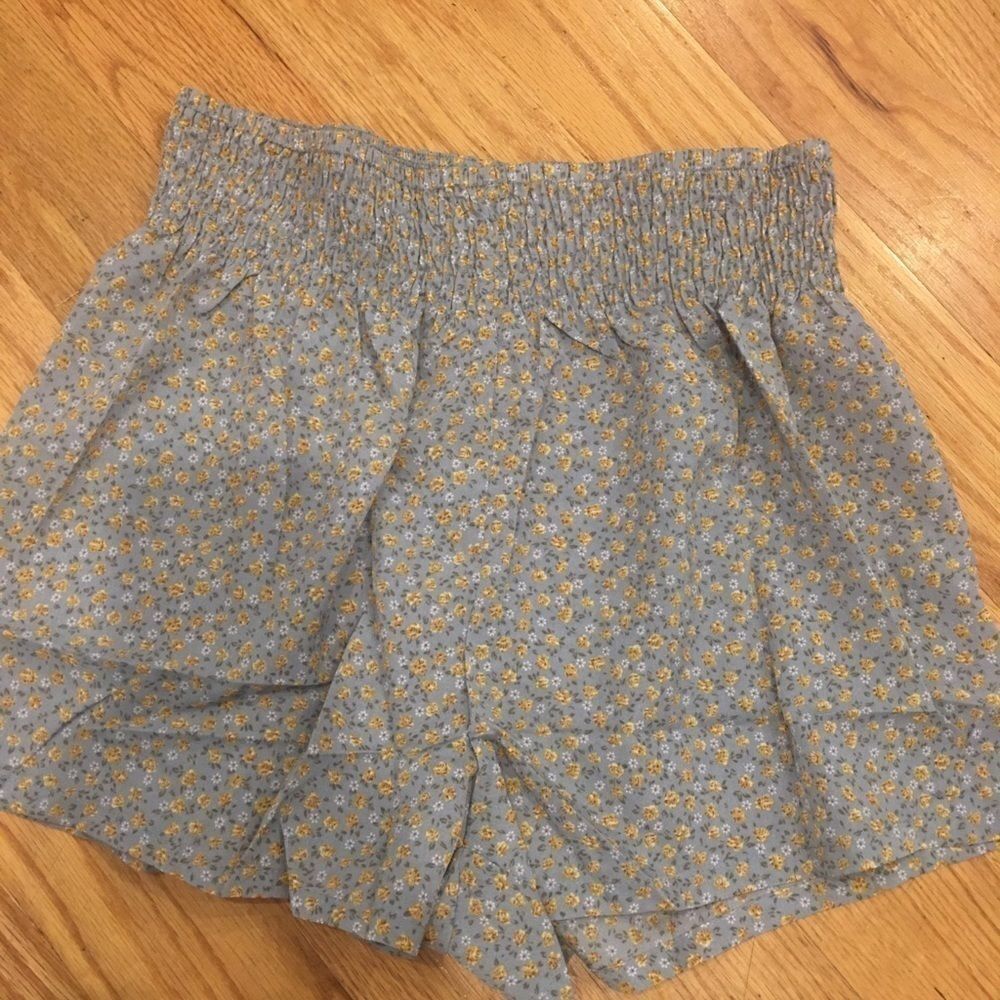 Shein S size 4 loose lightweight floral shorts athletic elastic waist